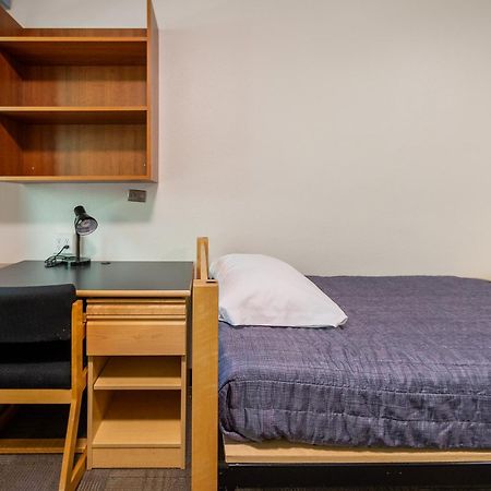 Pacific Spirit Hostel Ванкувър Екстериор снимка