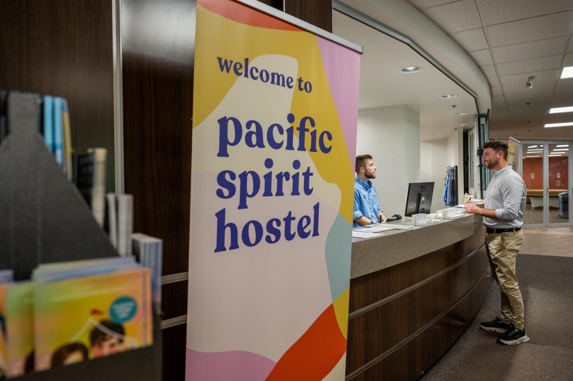Pacific Spirit Hostel Ванкувър Екстериор снимка