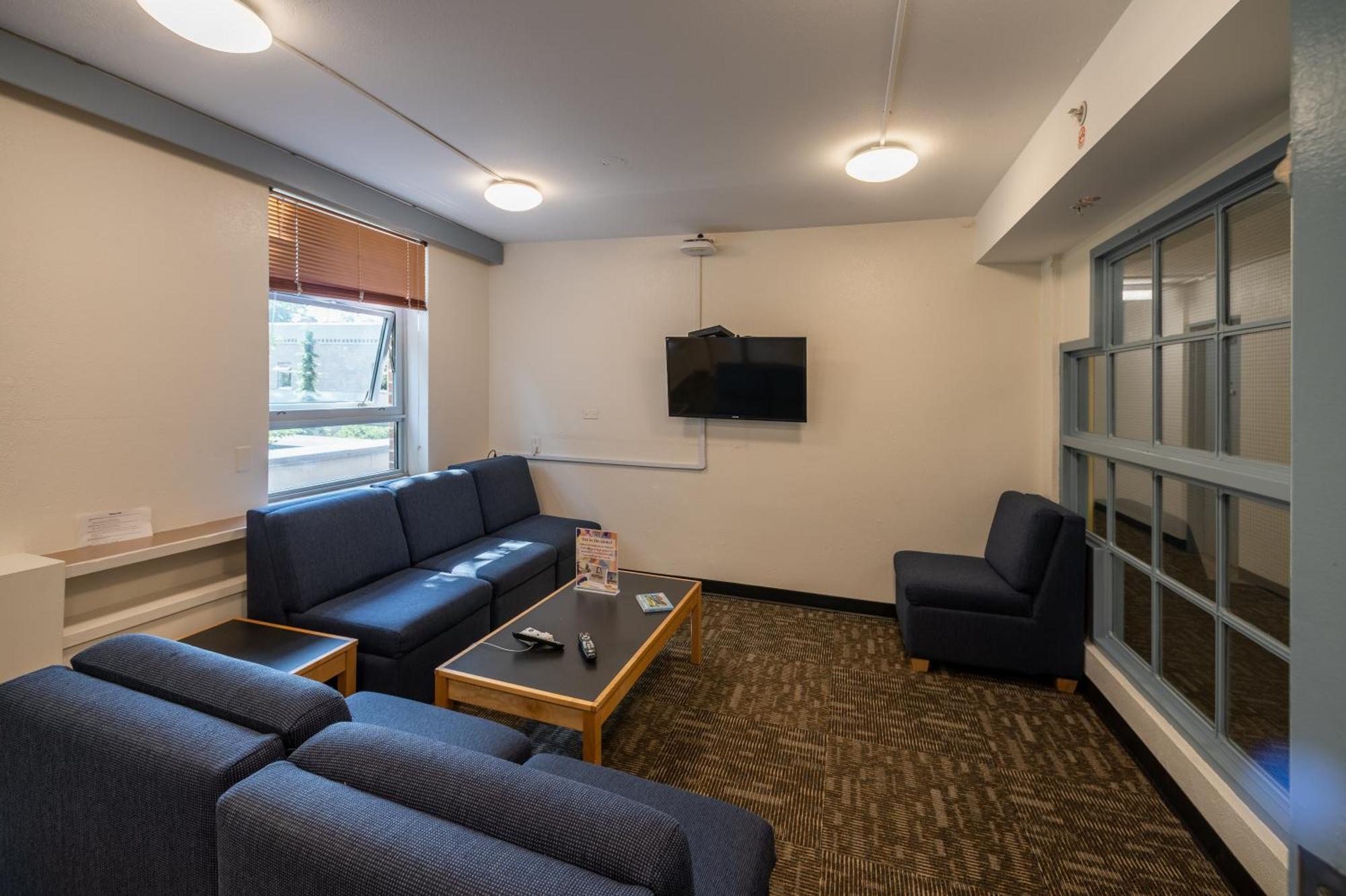 Pacific Spirit Hostel Ванкувър Екстериор снимка